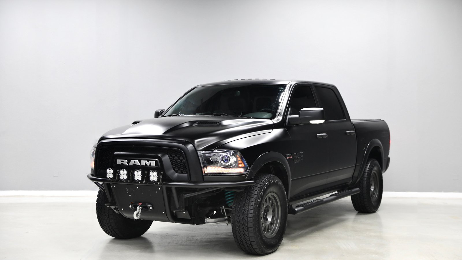Discover undefined undefined Exterior Interior Images.Find all aspects and details of cars.