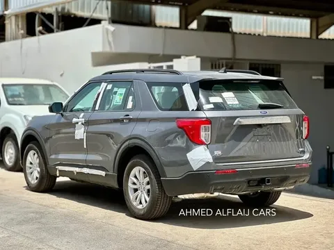 Discover undefined undefined Exterior Interior Images.Find all aspects and details of cars.