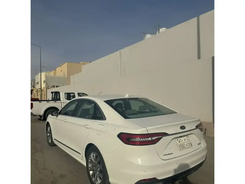 Ford Taurus 2020