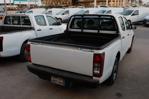 Isuzu D-MAX 2.5D Double Cab 4WD M/T 2020