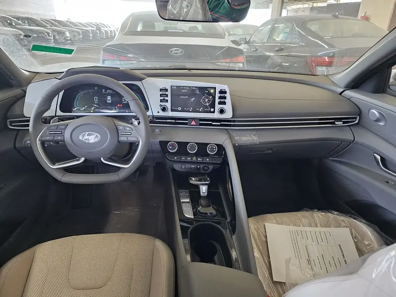 Discover undefined undefined Exterior Interior Images.Find all aspects and details of cars.