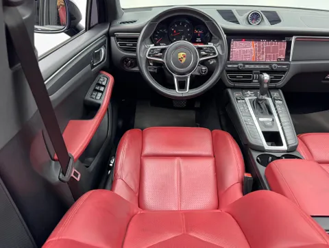 Porsche Macan Base 2021