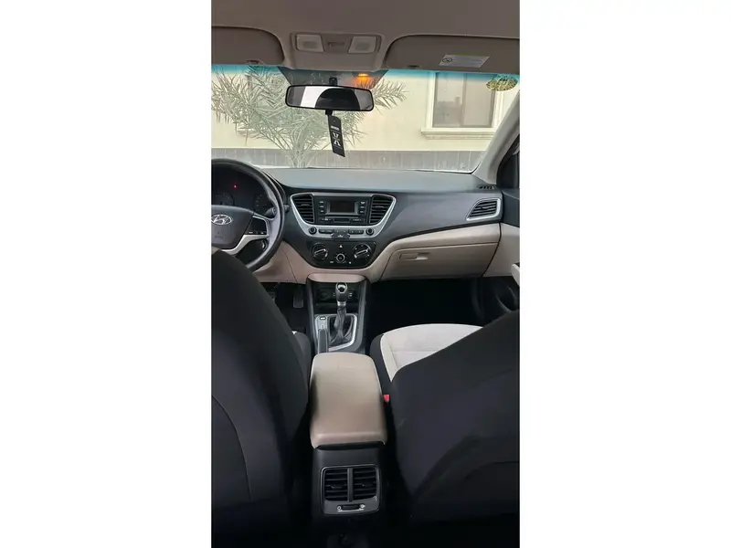 استكشف undefined undefined الصور الخارجية والداخلية. اكتشف جميع جوانب وتفاصيل السيارات.