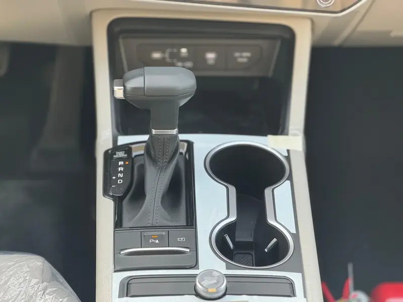 Discover undefined undefined Exterior Interior Images.Find all aspects and details of cars.