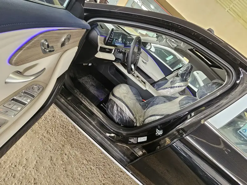 Discover undefined undefined Exterior Interior Images.Find all aspects and details of cars.