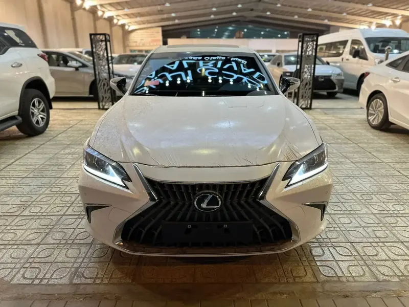 Lexus ES 2024