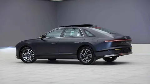 Discover undefined undefined Exterior Interior Images.Find all aspects and details of cars.
