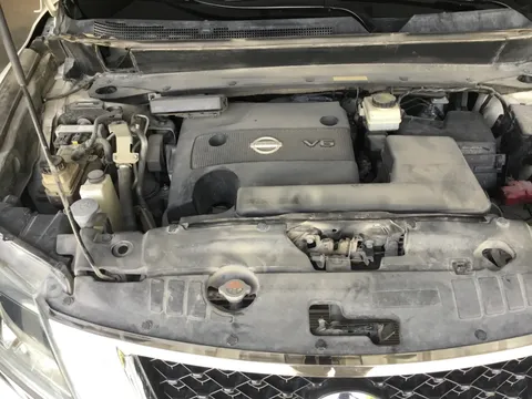 Nissan Pathfinder 3.5L SV 4WD 2014