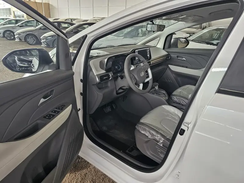 Discover undefined undefined Exterior Interior Images.Find all aspects and details of cars.