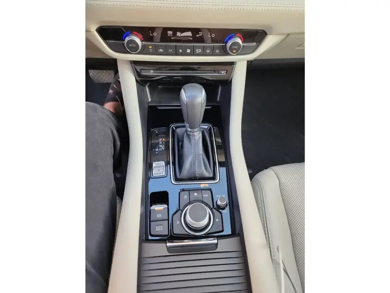Discover undefined undefined Exterior Interior Images.Find all aspects and details of cars.