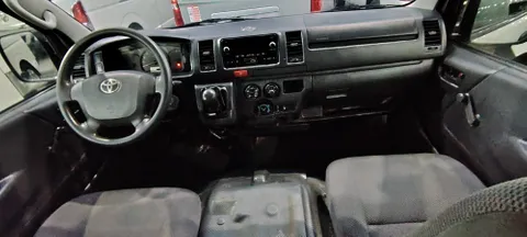 Toyota Hiace 2015