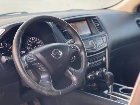 Nissan Pathfinder 3.5L SV 2WD 2015