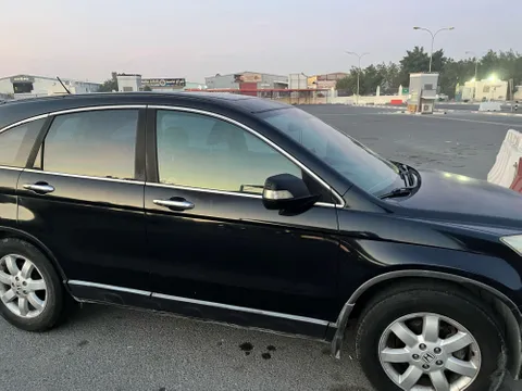 استكشف undefined undefined الصور الخارجية والداخلية. اكتشف جميع جوانب وتفاصيل السيارات.