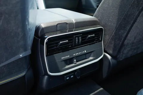Discover undefined undefined Exterior Interior Images.Find all aspects and details of cars.
