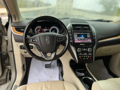 Discover undefined undefined Exterior Interior Images.Find all aspects and details of cars.
