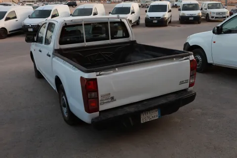 Isuzu D-MAX 2.5D Double Cab 4WD M/T 2020