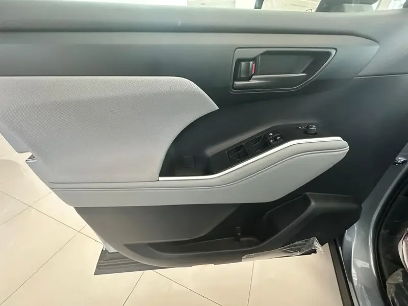 Toyota Highlander 2024 LE Hybrid 4x2