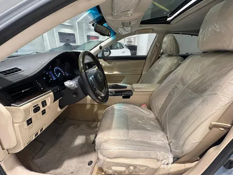 Lexus ES 350 4 door 3.5L 2014