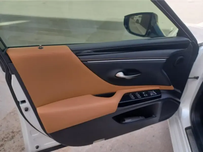 Lexus ES 2023