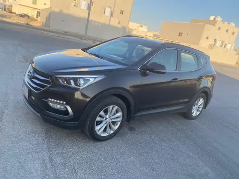 استكشف undefined undefined الصور الخارجية والداخلية. اكتشف جميع جوانب وتفاصيل السيارات.