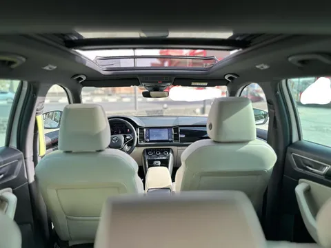 Discover undefined undefined Exterior Interior Images.Find all aspects and details of cars.