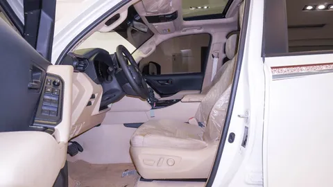 Discover undefined undefined Exterior Interior Images.Find all aspects and details of cars.