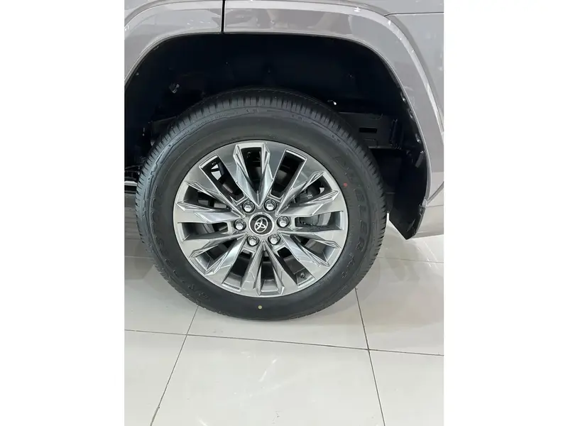 Toyota Land Cruiser Wagon 2025