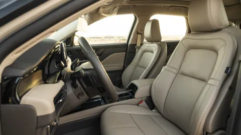 Discover undefined undefined Exterior Interior Images.Find all aspects and details of cars.