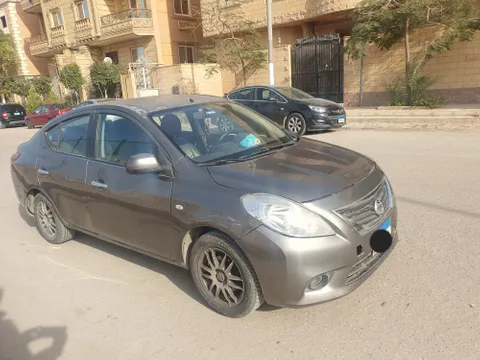 استكشف undefined undefined الصور الخارجية والداخلية. اكتشف جميع جوانب وتفاصيل السيارات.