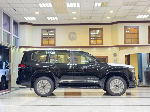 Discover undefined undefined Exterior Interior Images.Find all aspects and details of cars.