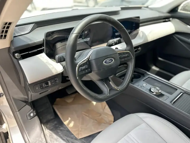 Discover undefined undefined Exterior Interior Images.Find all aspects and details of cars.
