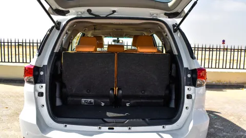 Discover undefined undefined Exterior Interior Images.Find all aspects and details of cars.