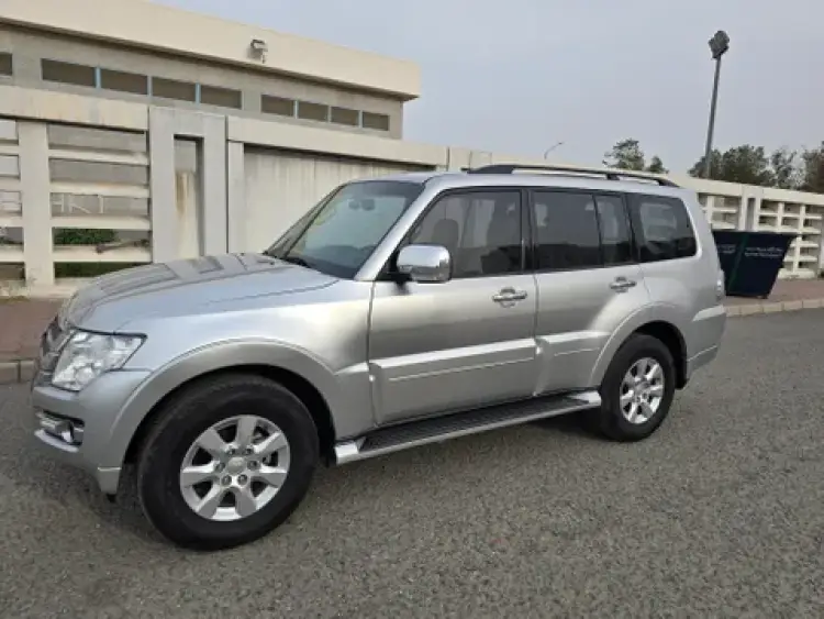 mitsubishi pajero image Mitsubishi Pajero GLS V6 2020