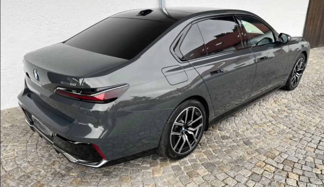 BMW i7 2024