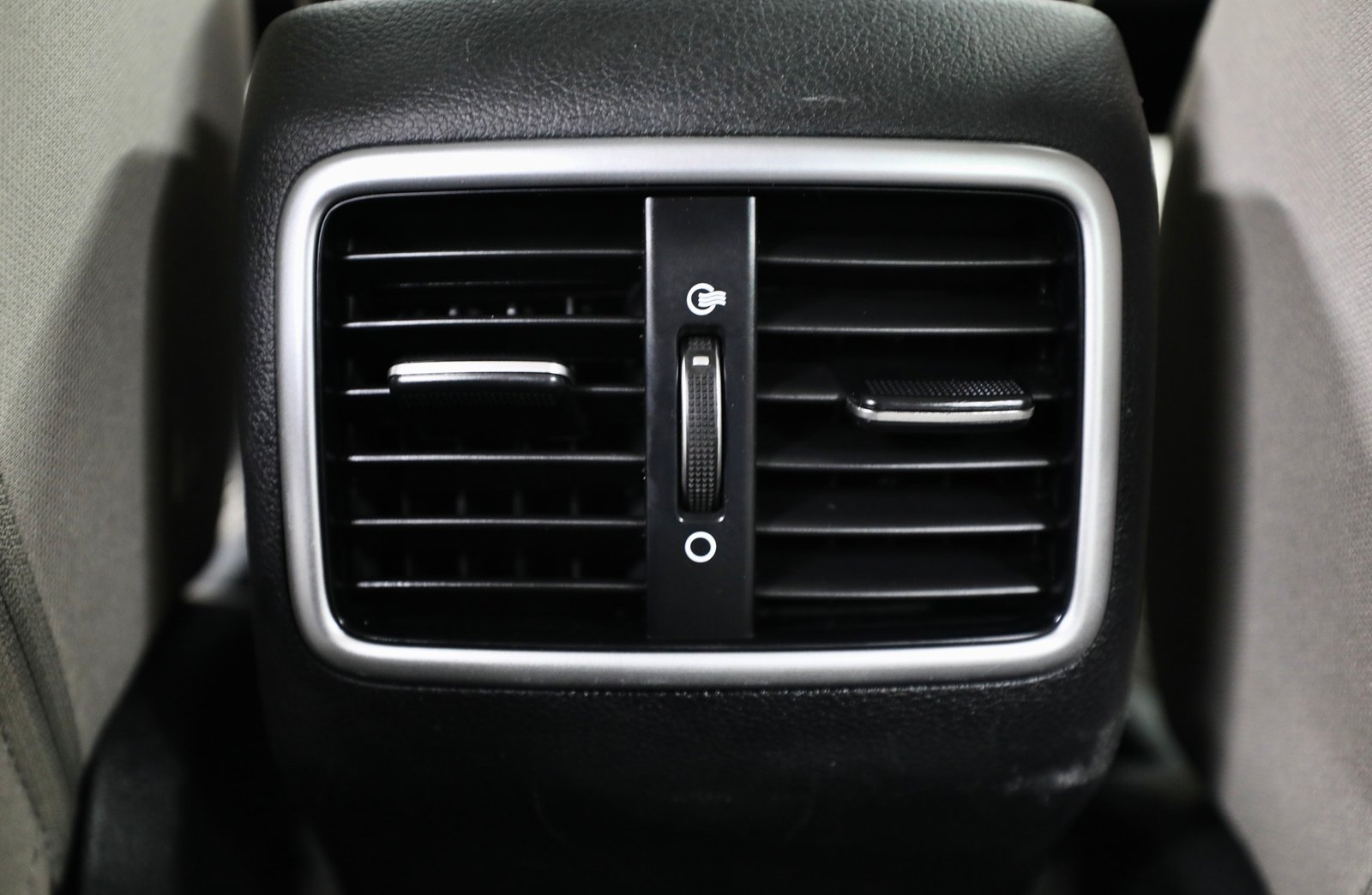 Discover undefined undefined Exterior Interior Images.Find all aspects and details of cars.