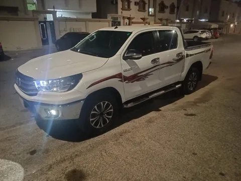 استكشف undefined undefined الصور الخارجية والداخلية. اكتشف جميع جوانب وتفاصيل السيارات.