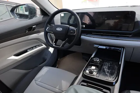 Discover undefined undefined Exterior Interior Images.Find all aspects and details of cars.