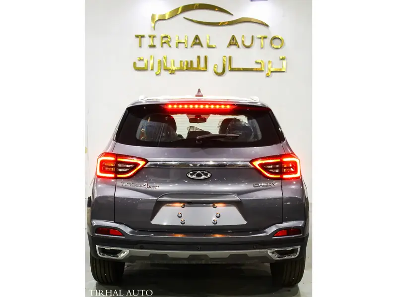 استكشف undefined undefined الصور الخارجية والداخلية. اكتشف جميع جوانب وتفاصيل السيارات.