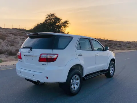 Toyota Fortuner 2.7L (4X4) 2010