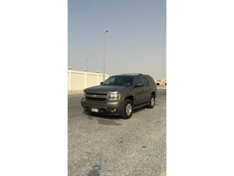 استكشف undefined undefined الصور الخارجية والداخلية. اكتشف جميع جوانب وتفاصيل السيارات.