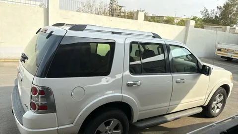 استكشف undefined undefined الصور الخارجية والداخلية. اكتشف جميع جوانب وتفاصيل السيارات.
