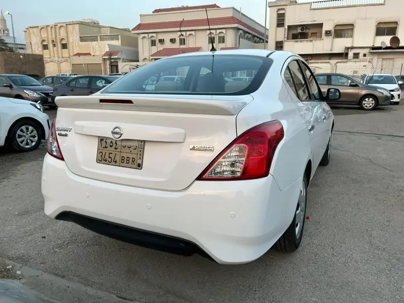 Nissan Sunny 2022