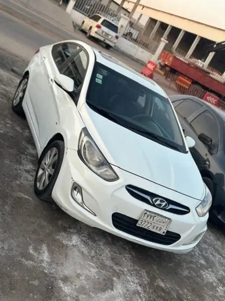 hyundai hyundai-accent image Hyundai Accent 2012