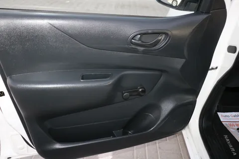 Discover undefined undefined Exterior Interior Images.Find all aspects and details of cars.