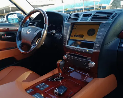 Lexus LS 460 4 door 4.6L SWB 2010