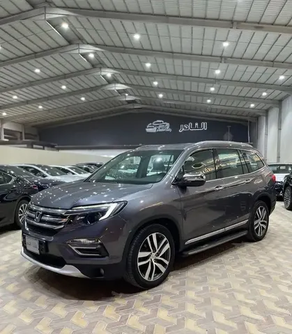 Discover undefined undefined Exterior Interior Images.Find all aspects and details of cars.