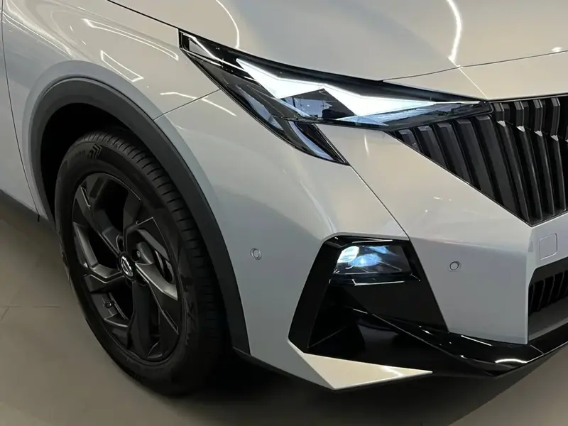 Discover undefined undefined Exterior Interior Images.Find all aspects and details of cars.