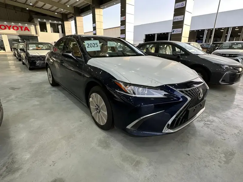Discover undefined undefined Exterior Interior Images.Find all aspects and details of cars.