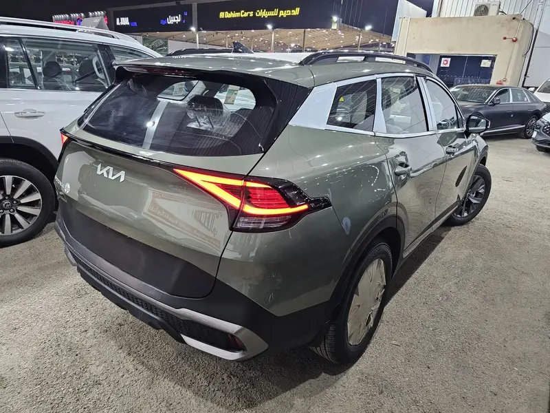 Discover undefined undefined Exterior Interior Images.Find all aspects and details of cars.