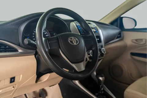 Toyota Yaris Sedan 1.5L SE 2020